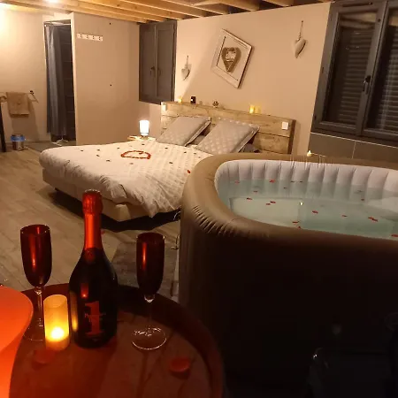 Cosy-loft Industriel , Jacuzzi , Wifi , 6 Personnes Max * Aigues-Vives (Aude)