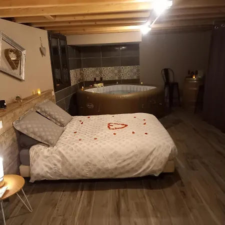 Cosy-loft Industriel , Jacuzzi , Wifi , 6 Personnes Max *